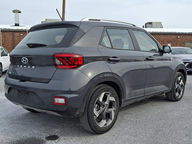 Certified 2023 Hyundai Venue SEL image 4
