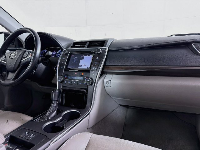 Used 2016 Toyota Camry XLE w/ Moonroof Package FWD image 35