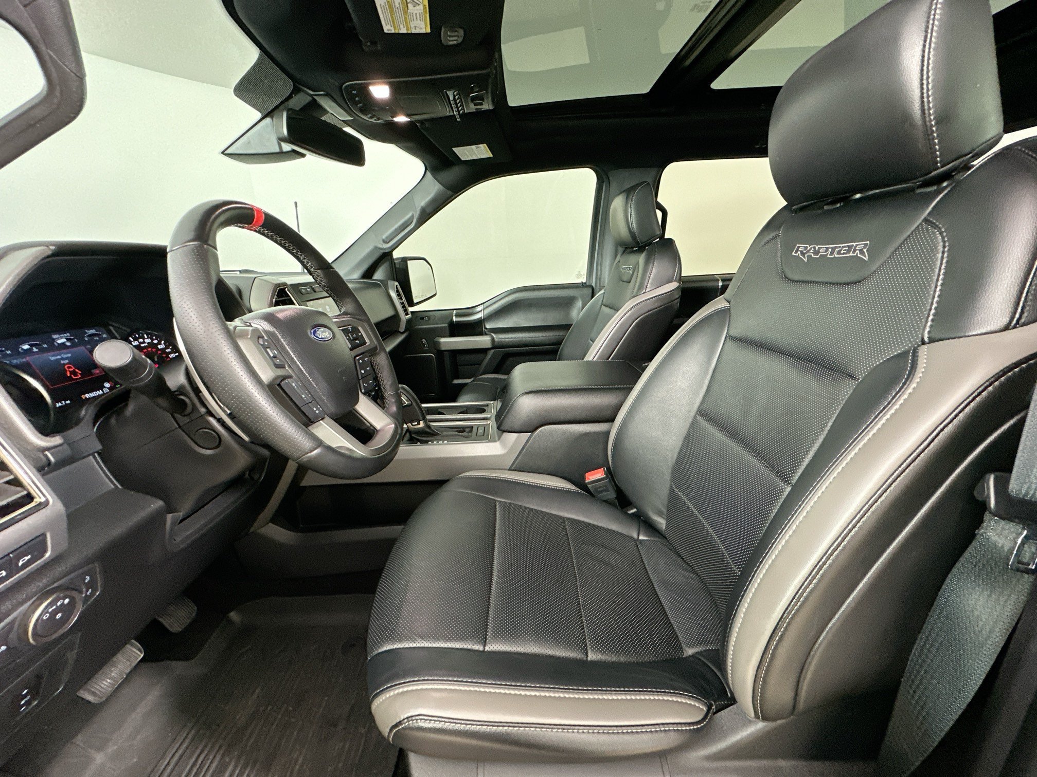 Used 2018 Ford F150 Raptor w/ Equipment Group 802A Luxury AWD/4WD image 32