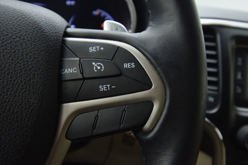 Used 2017 Jeep Grand Cherokee Laredo w/ Quick Order Package 2BE image 30