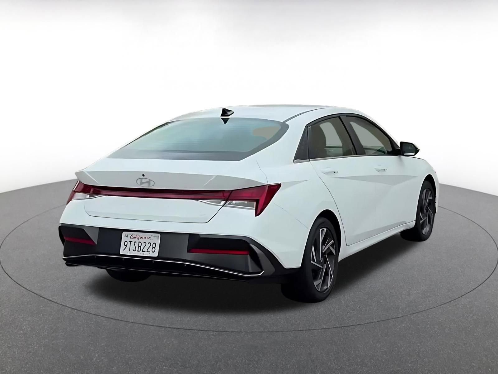 Used 2025 Hyundai Elantra Limited image 14