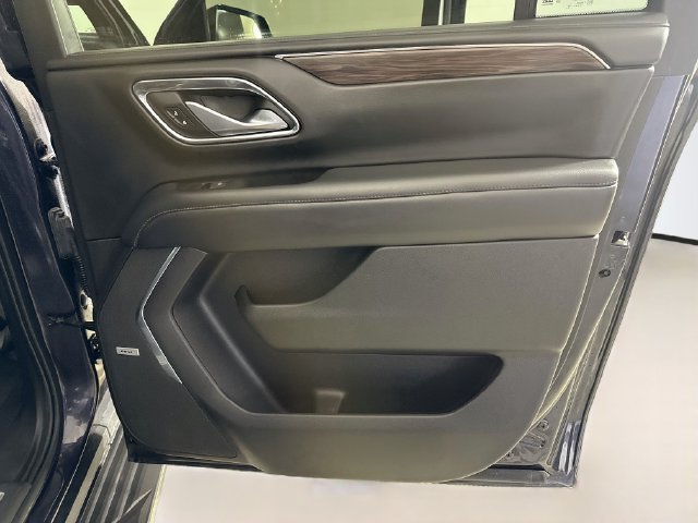 Used 2022 Chevrolet Suburban LT RWD image 27
