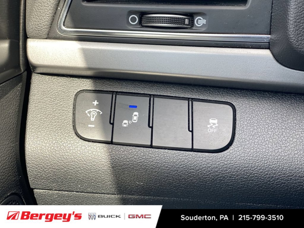 Used 2017 Hyundai Elantra Value Edition FWD image 21