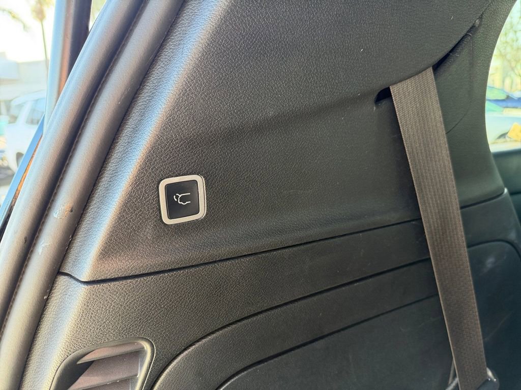 Used 2022 Chrysler Pacifica Limited w/ S Appearance Package image 10