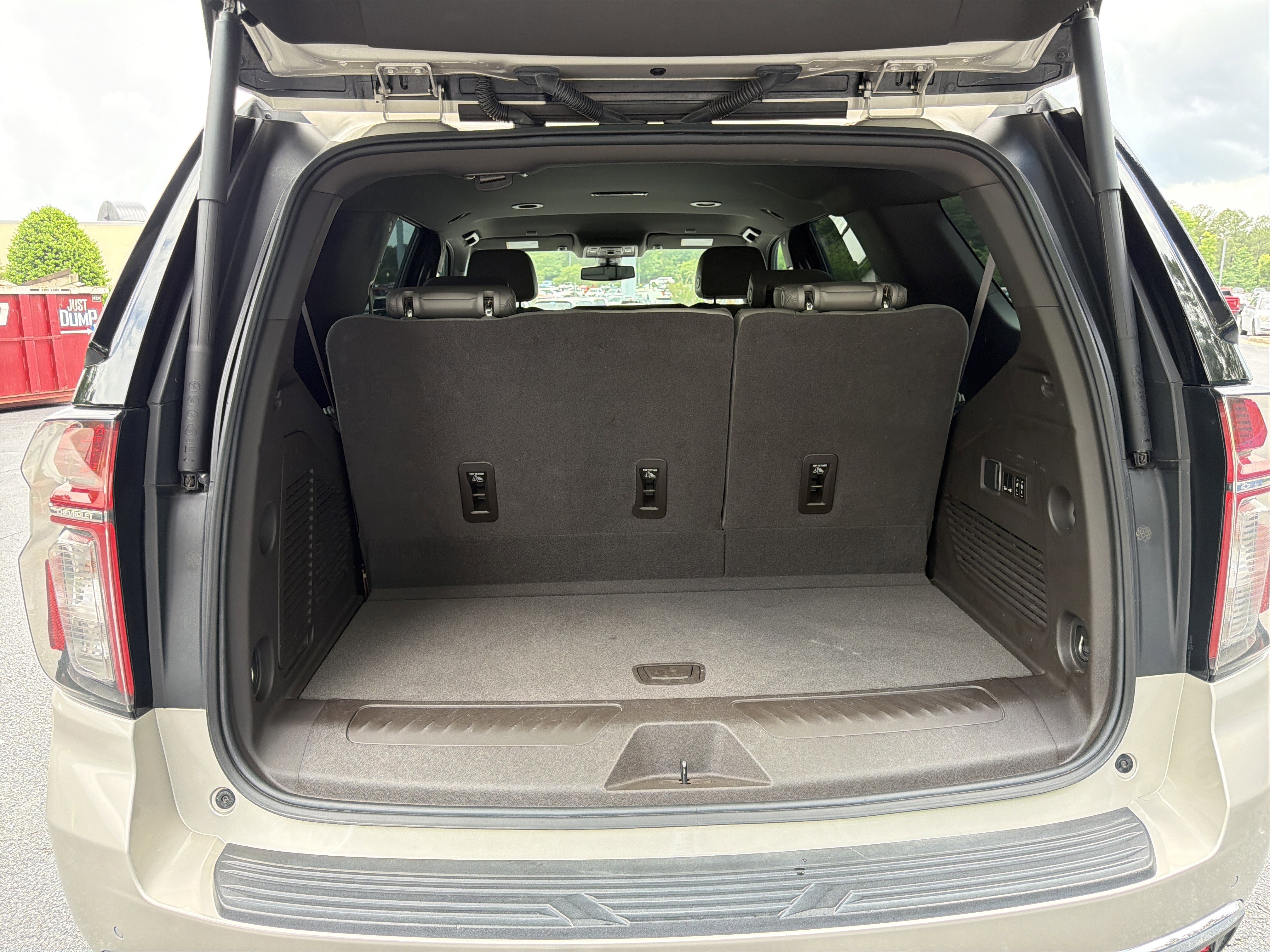 Used 2022 Chevrolet Tahoe LT w/ Luxury Package RWD image 18