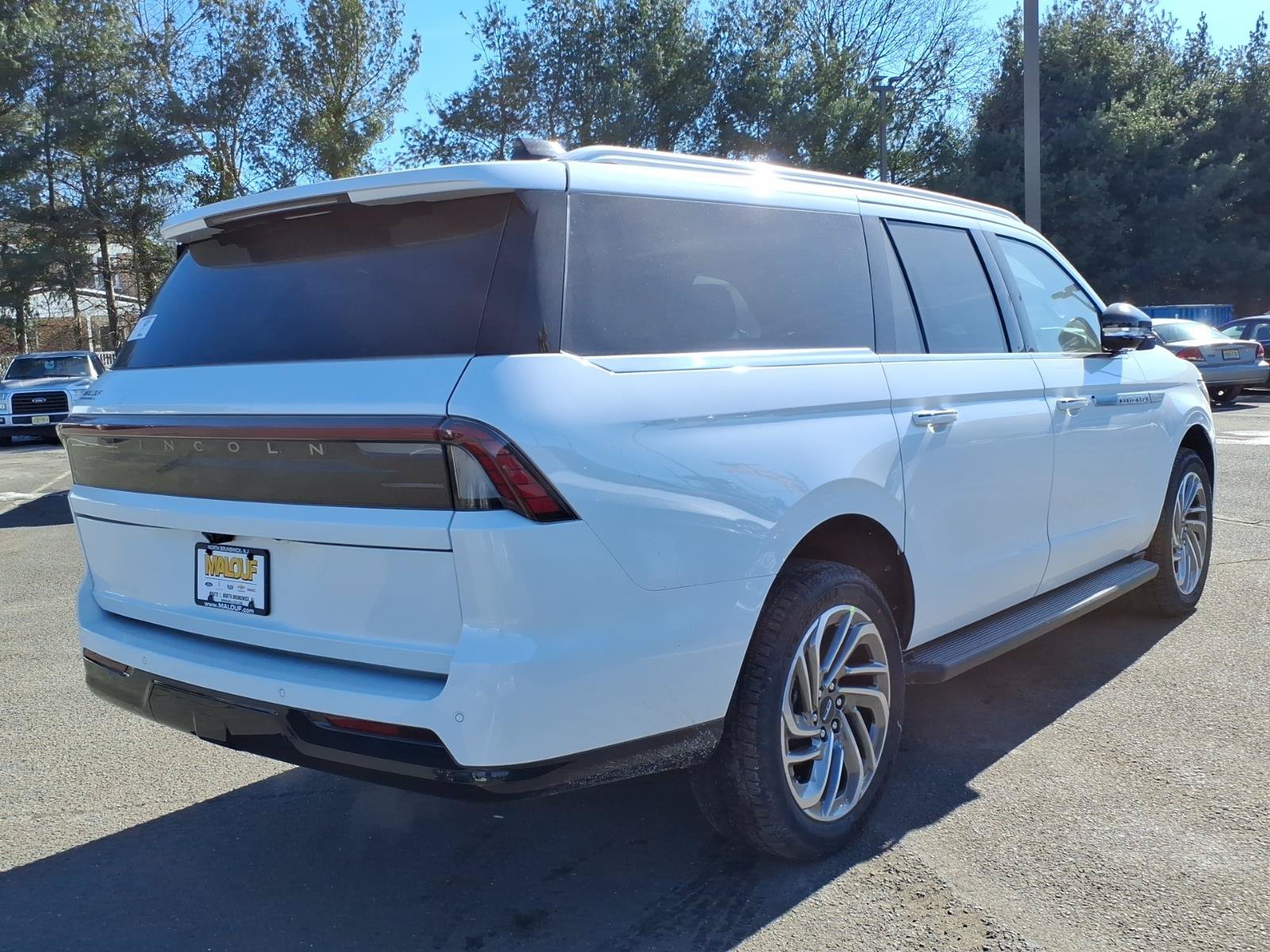 New 2026 Lincoln Navigator L Premier AWD/4WD image 6