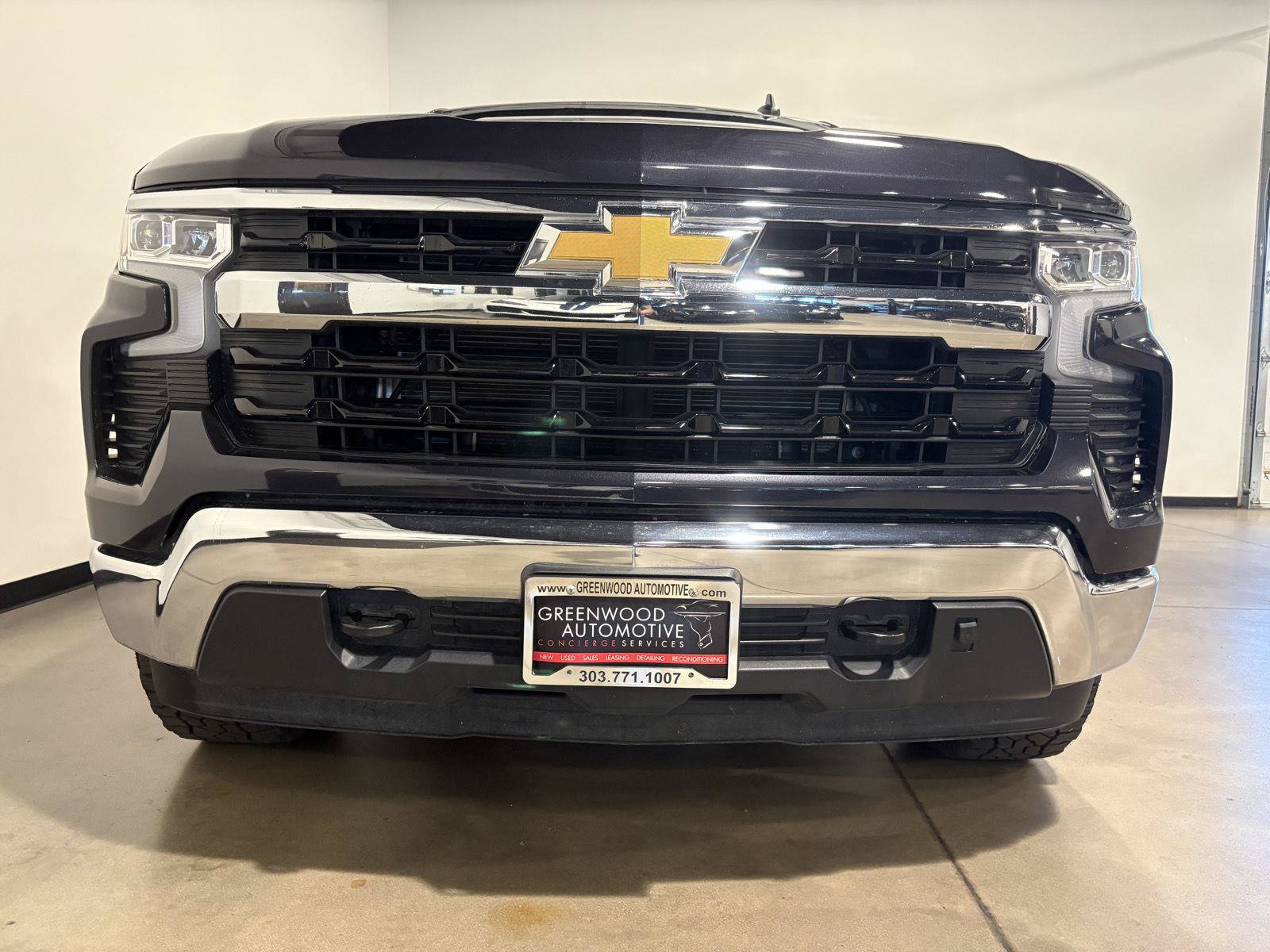 Used 2023 Chevrolet Silverado 1500 LT w/ Z71 Off-Road Package AWD/4WD image 8