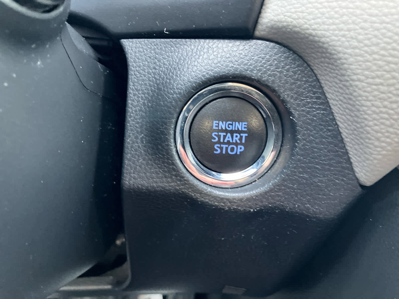 Used 2021 Toyota RAV4 XLE Premium image 21