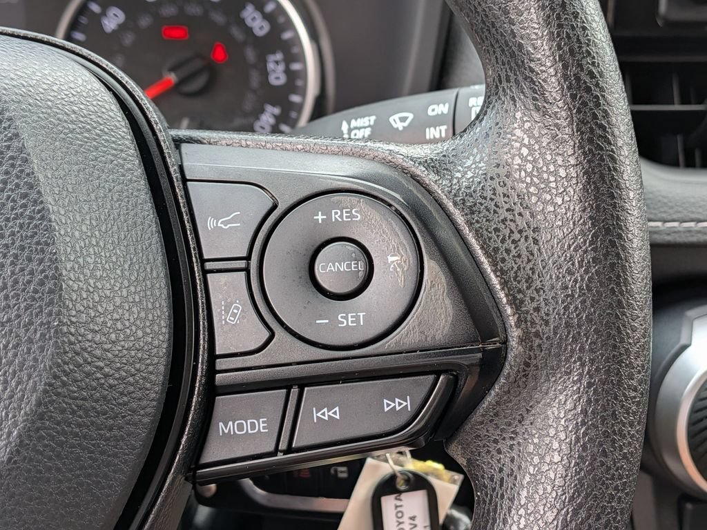 Used 2022 Toyota RAV4 LE AWD/4WD image 21