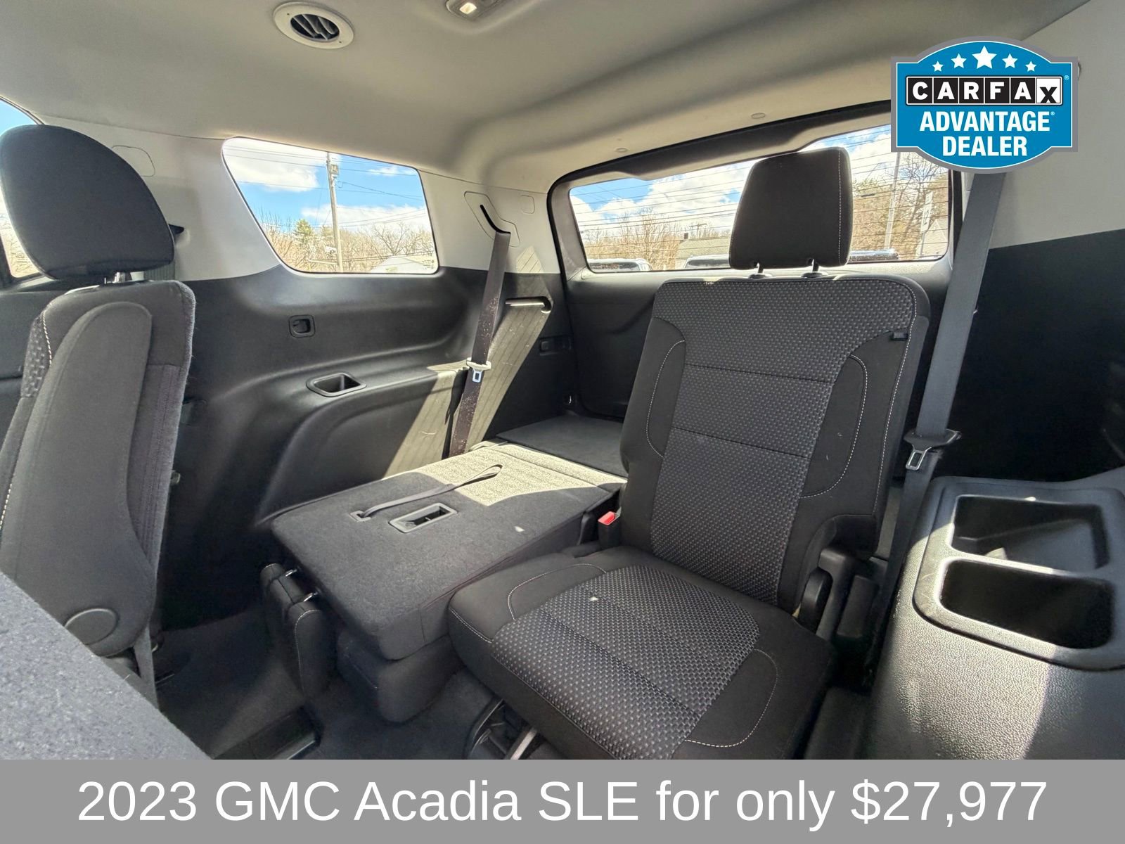 Used 2023 GMC Acadia SLE w/ Driver Convenience Package image 9