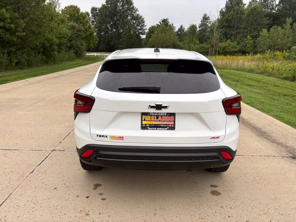 New 2026 Chevrolet Trax RS w/ Sunroof Package FWD image 8