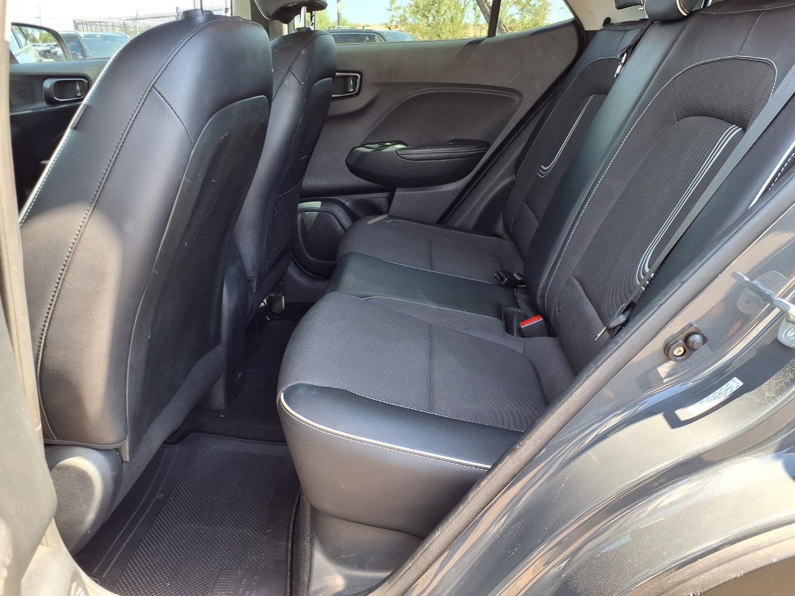 Used 2023 Hyundai Venue Limited w/ Cargo Package FWD image 17