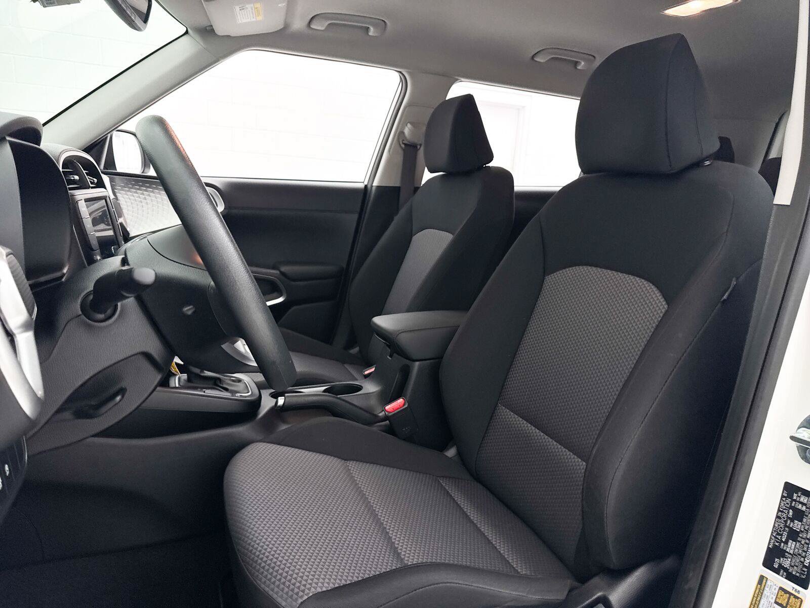 Used 2025 Kia Soul LX w/ LX Technology Package FWD image 19