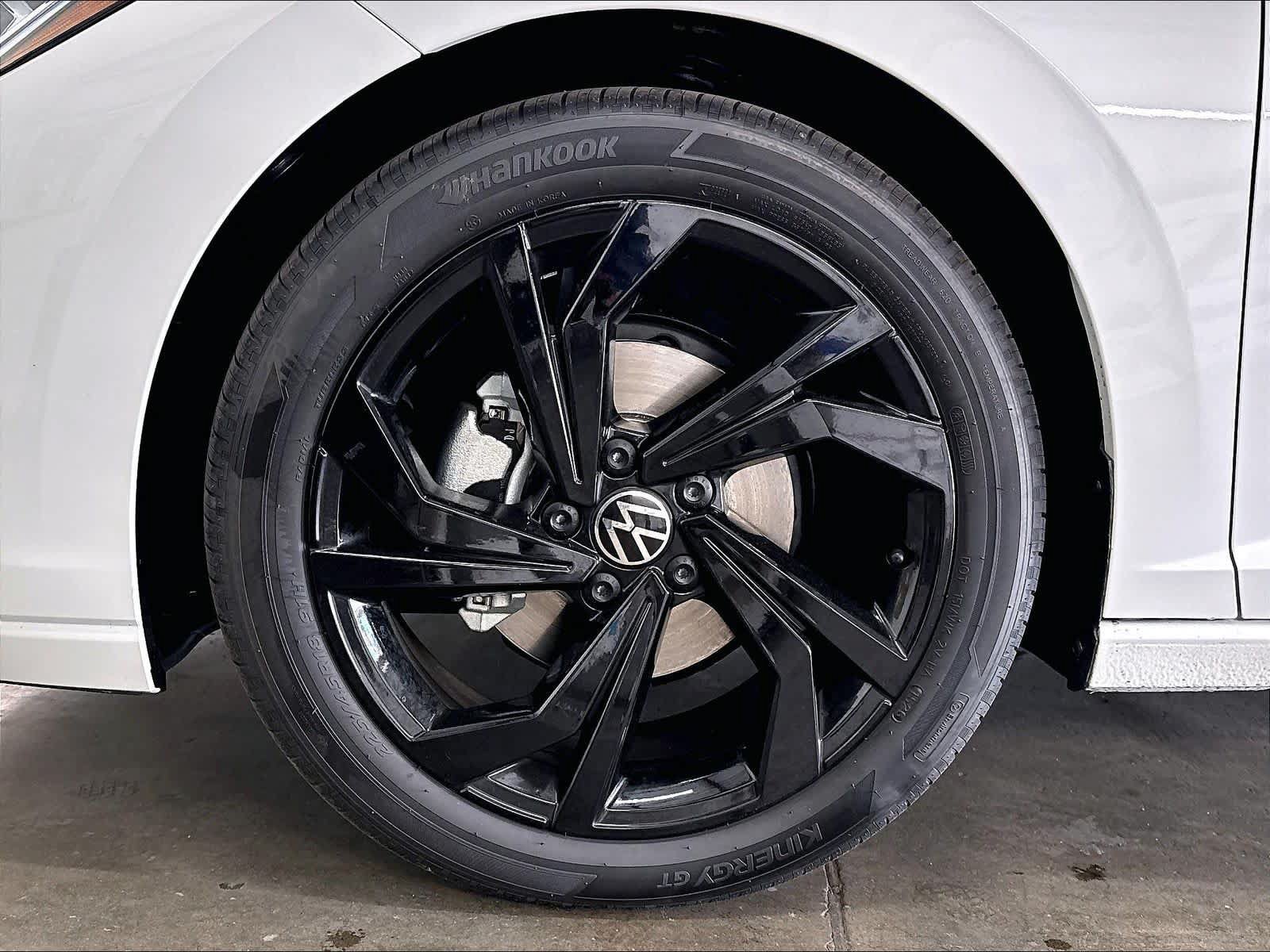 New 2027 Volkswagen Jetta SE FWD image 13