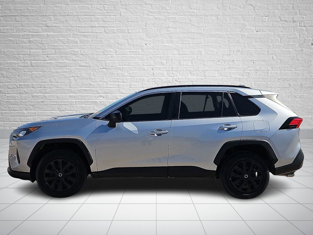 Used 2021 Toyota RAV4 LE AWD/4WD image 2