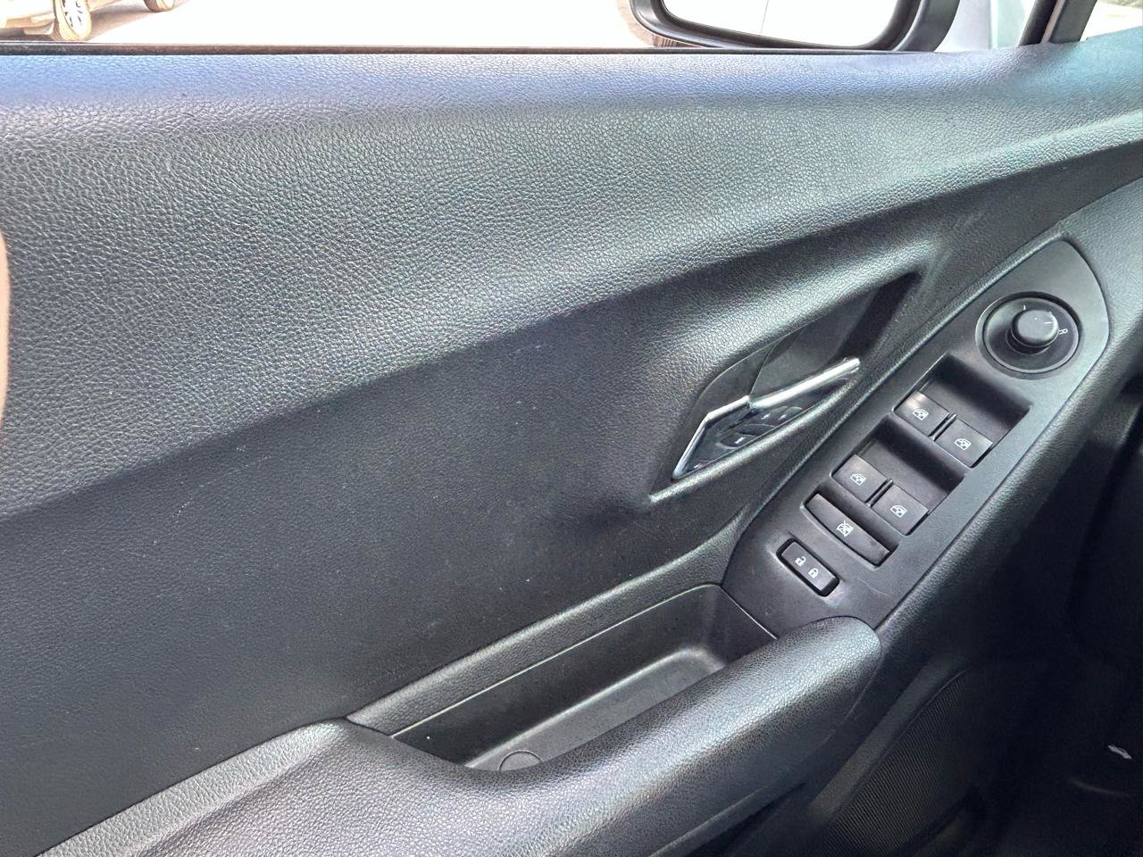 Used 2016 Chevrolet Trax LS FWD image 27