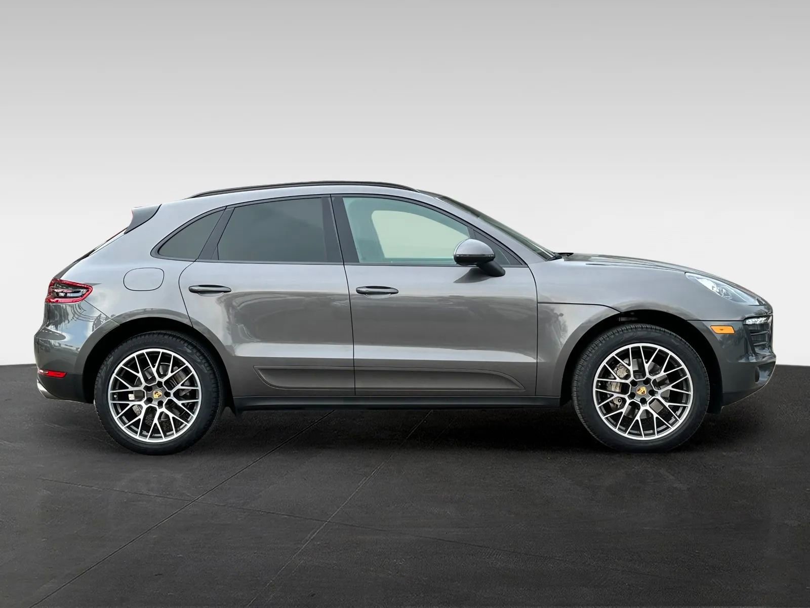 Used 2018 Porsche Macan S w/ Premium Package Plus image 8