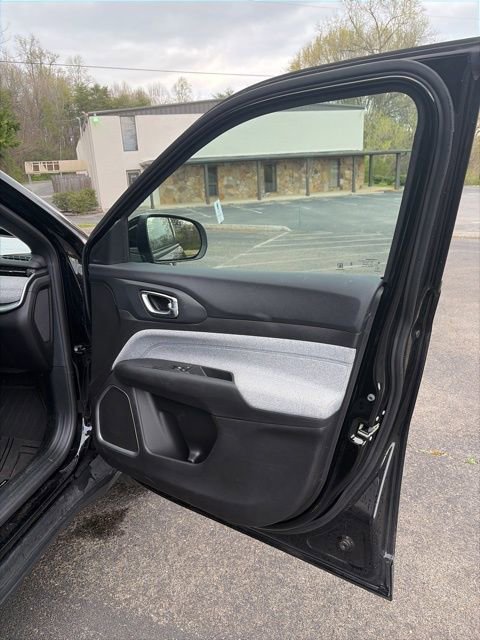 Used 2024 Jeep Compass Latitude image 19