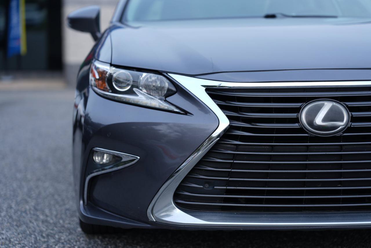 Used 2017 Lexus ES 350 w/ Navigation System Package FWD image 3