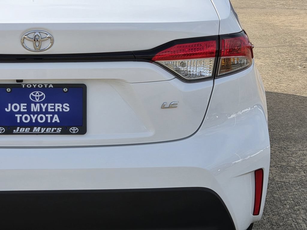 Used 2026 Toyota Corolla LE FWD image 9
