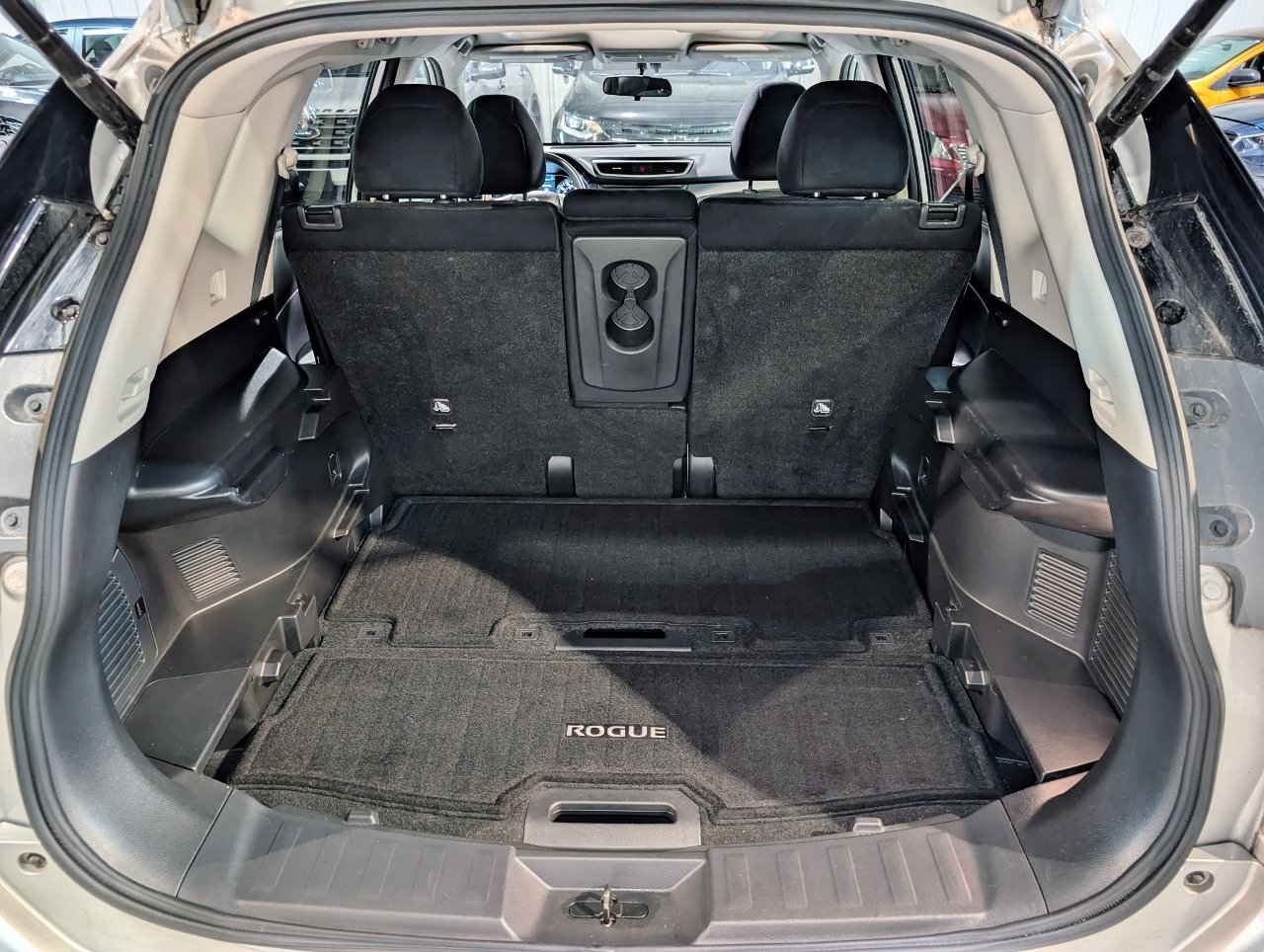 Used 2015 Nissan Rogue SV w/ SV Premium Package image 25