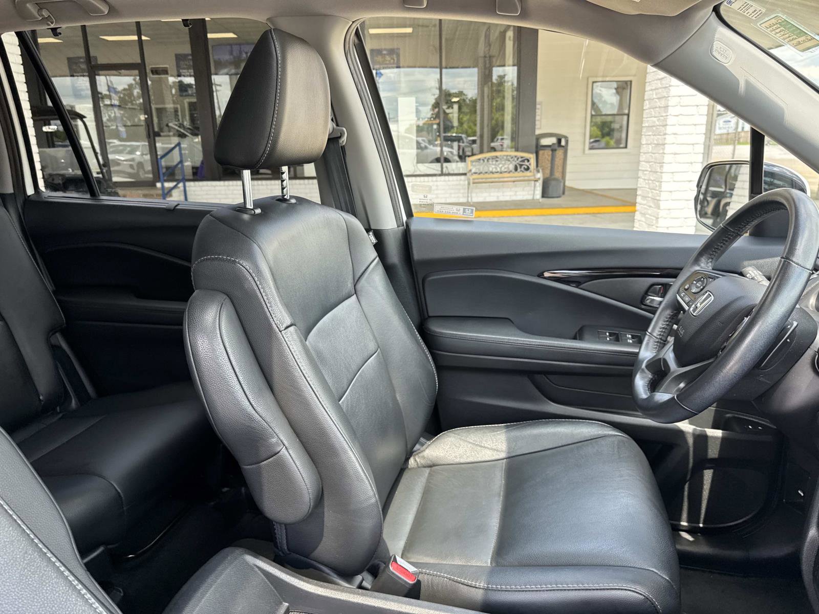Used 2020 Honda Pilot Touring image 11