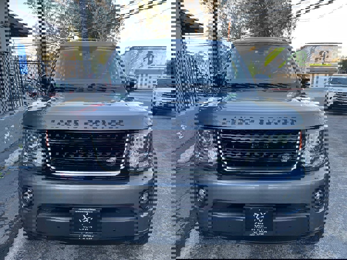 Used 2016 Land Rover LR4 HSE Silver Edition image 2