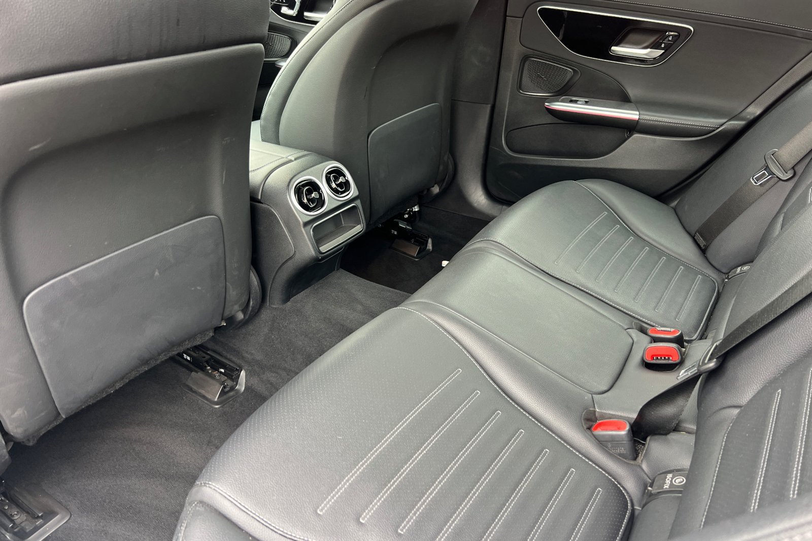 Used 2022 Mercedes-Benz C 300 Sedan image 4