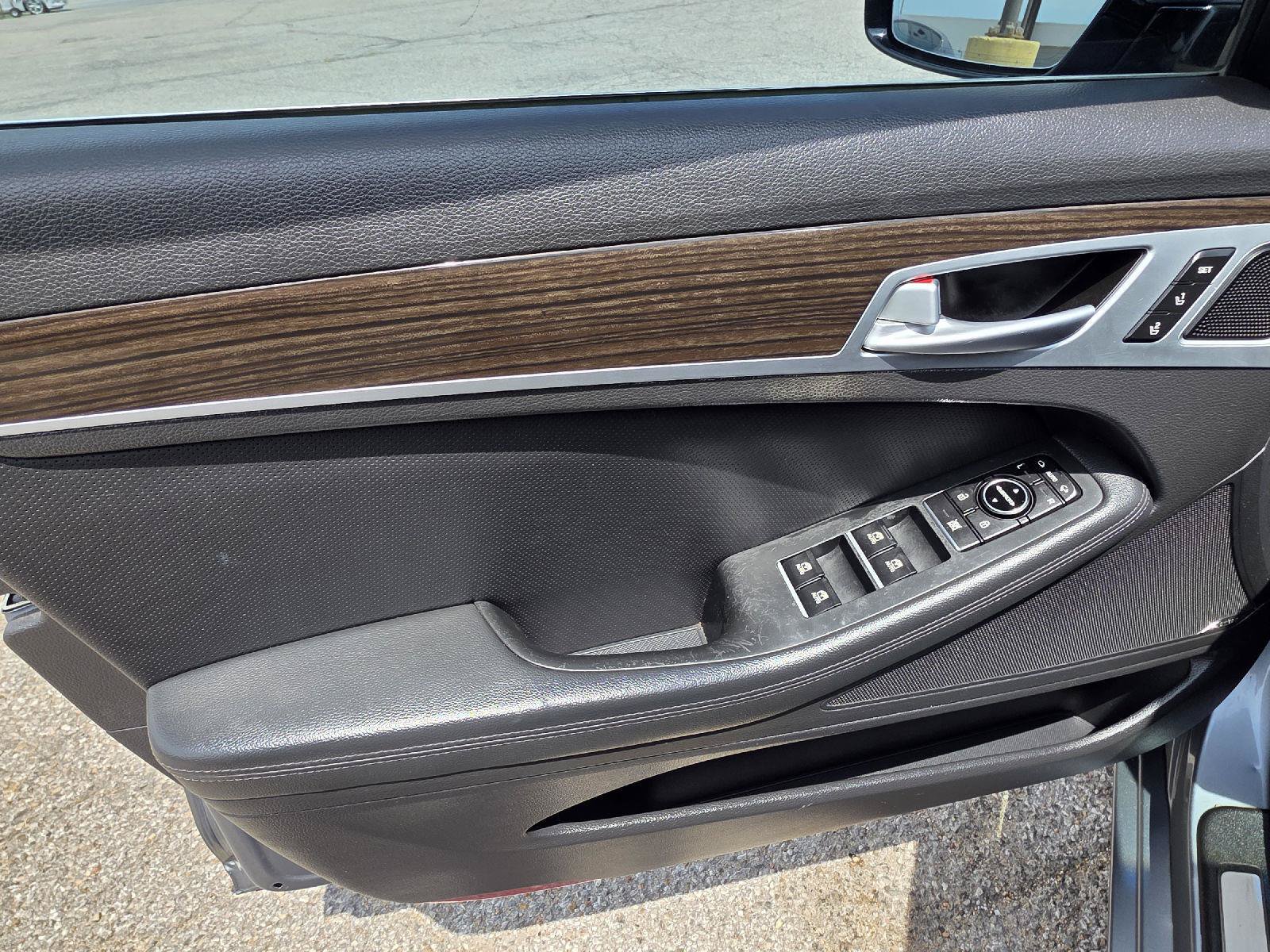 Used 2015 Hyundai Genesis 3.8 w/ Option Group 02 RWD image 41