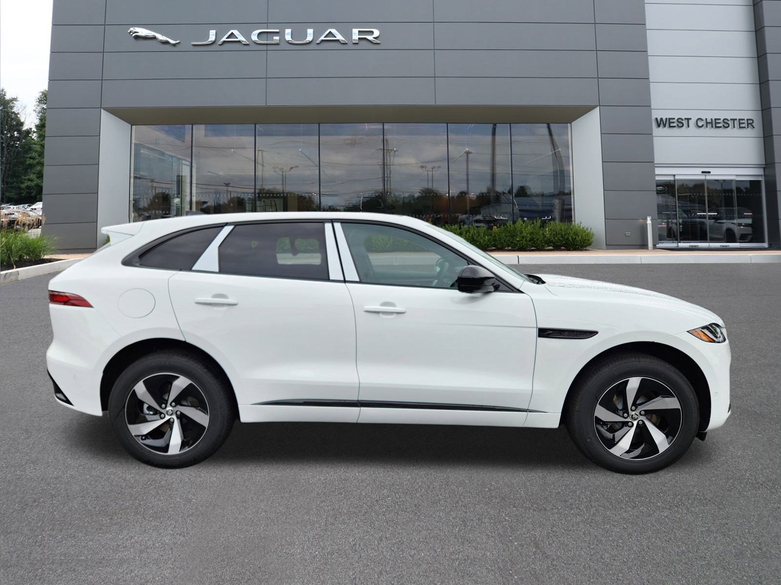 New 2026 Jaguar F-PACE R-Dynamic S image 4