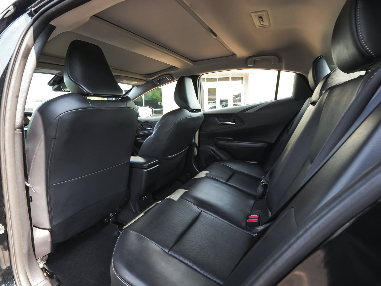 Used 2025 Toyota Prius AWD image 32