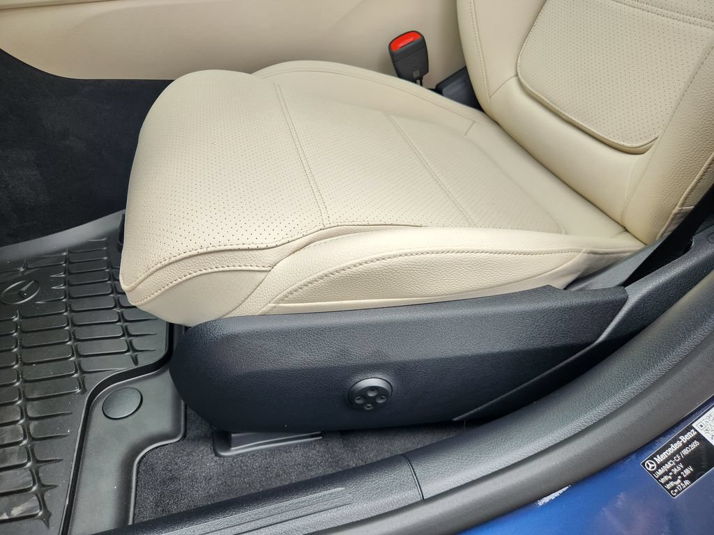 New 2026 Mercedes-Benz C 300 4MATIC Sedan image 16