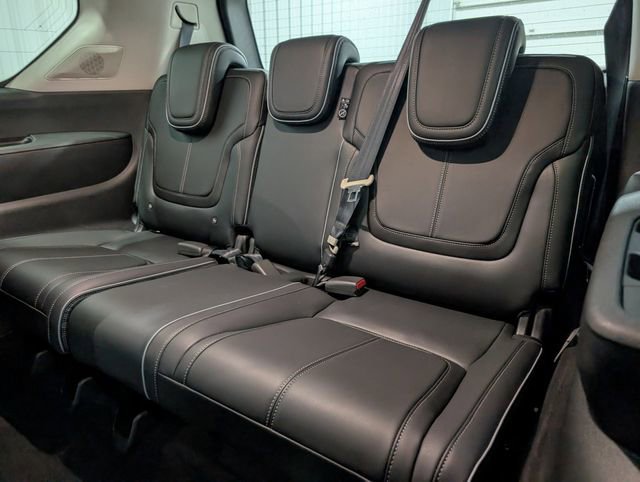 Used 2025 INFINITI QX80 Sensory image 11