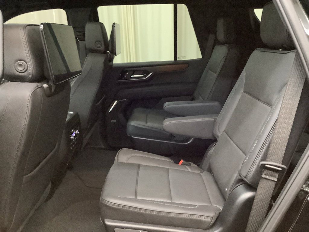 Used 2025 GMC Yukon Denali w/ Advanced Technology Package AWD/4WD image 27