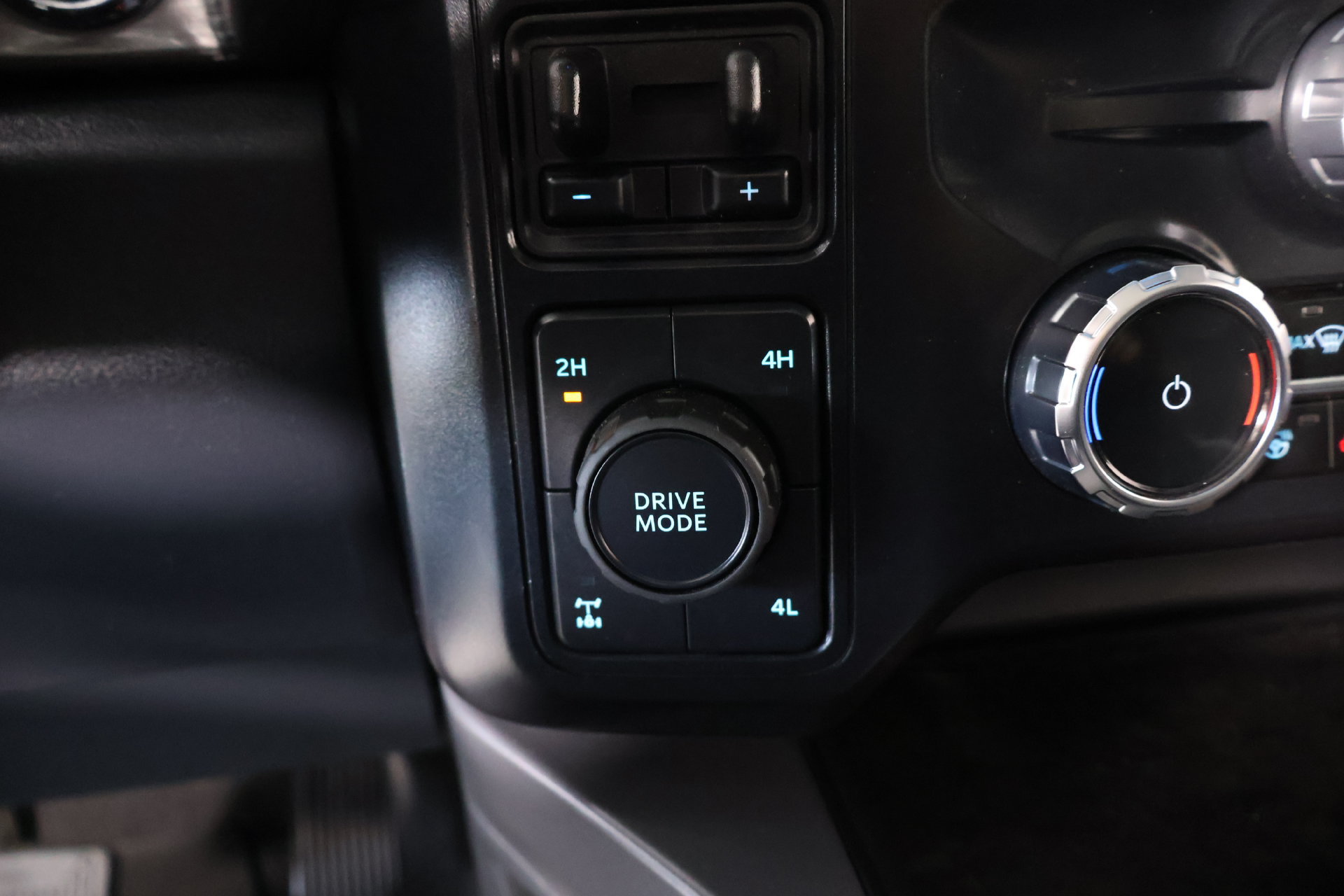 Used 2024 Ford F250 Lariat w/ Lariat Ultimate Package AWD/4WD image 9