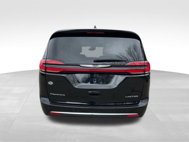 Used 2024 Chrysler Pacifica Limited image 5