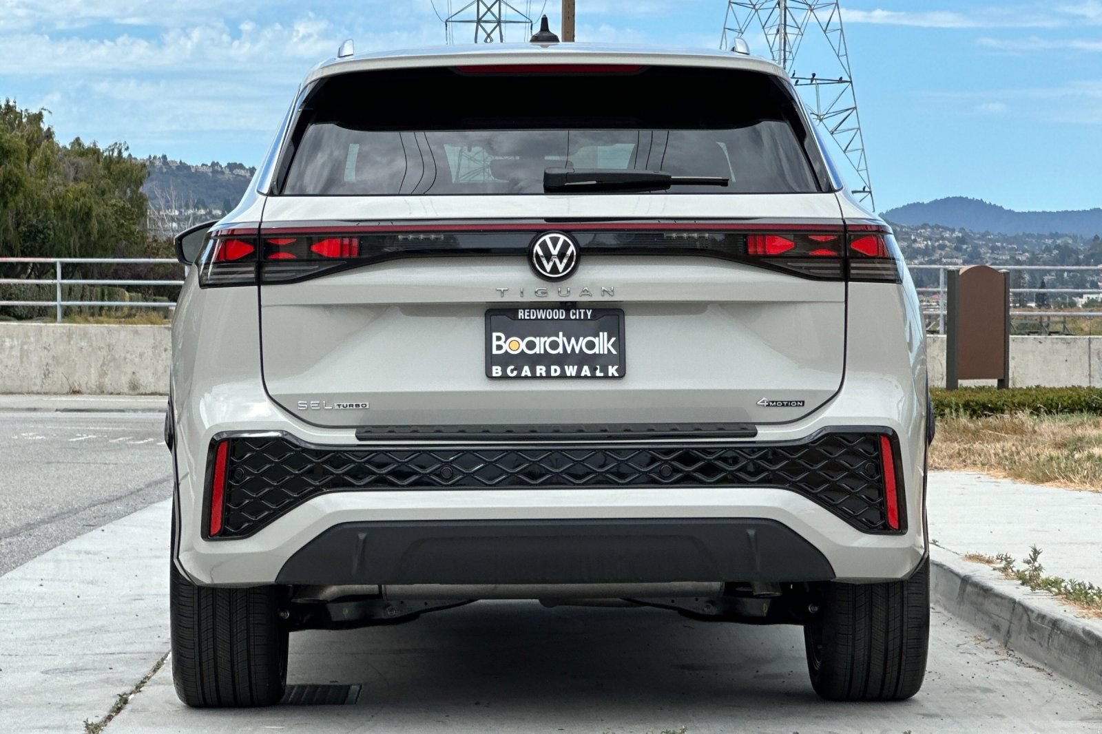 New 2026 Volkswagen Tiguan SEL R-Line AWD/4WD image 5