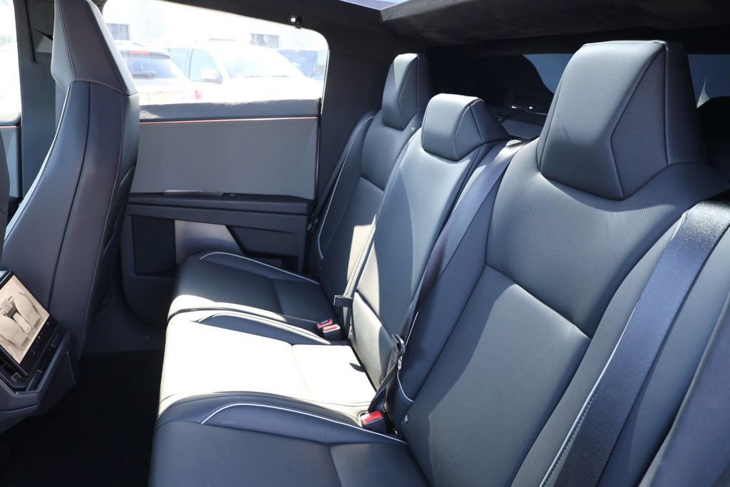 Used 2024 Tesla Cybertruck AWD Crew Cab image 26