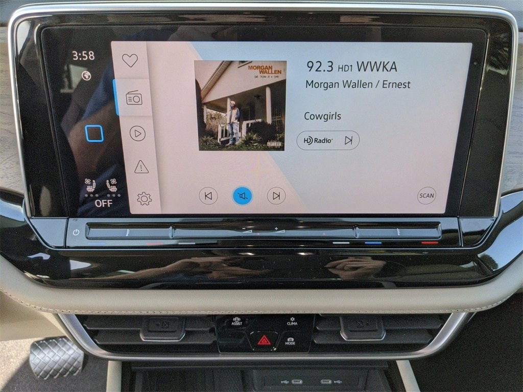 Used 2025 Volkswagen Atlas SE image 30