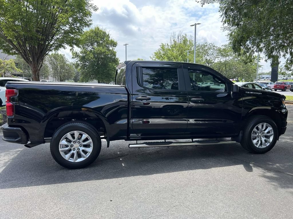 Used 2022 Chevrolet Silverado 1500 Custom RWD image 2