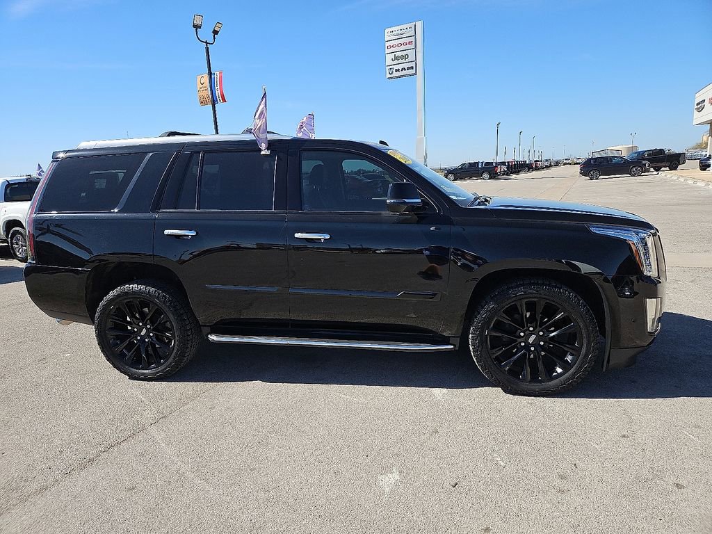 Used 2020 Cadillac Escalade Luxury w/ Escalade Sport Edition AWD/4WD image 9