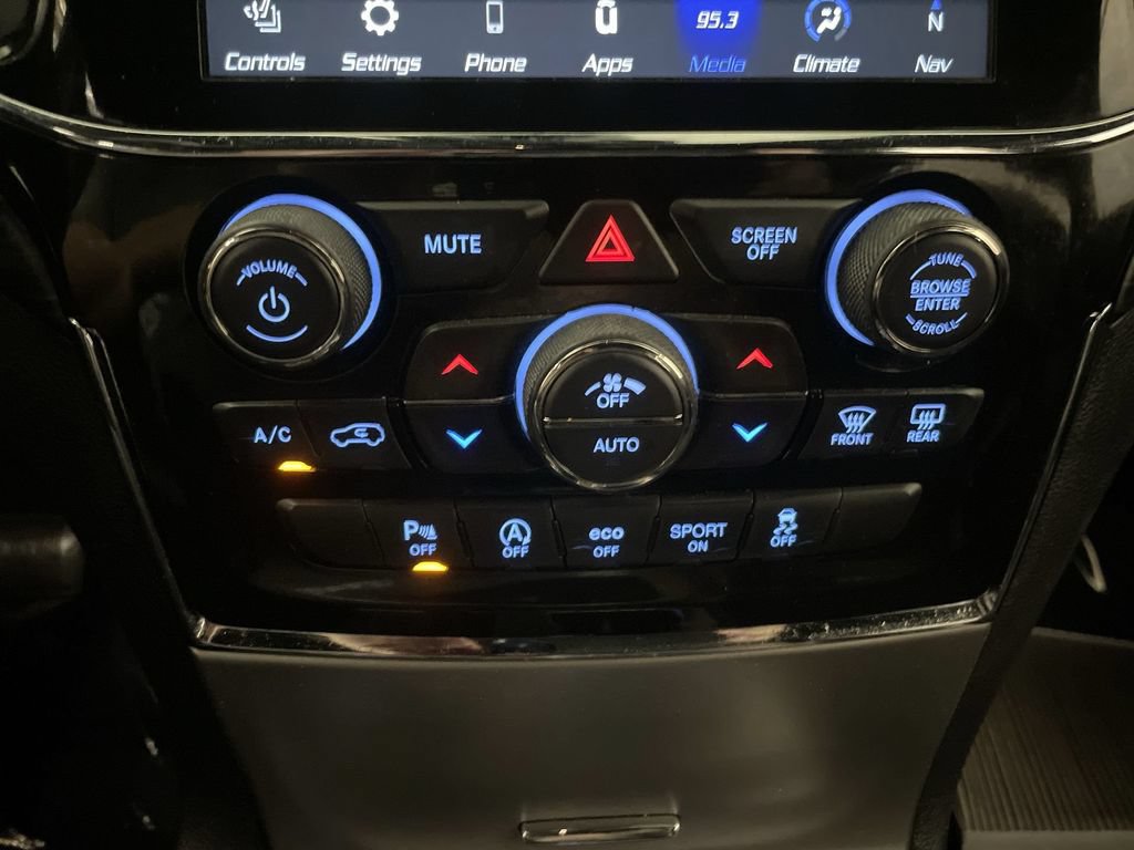 Used 2022 Jeep Grand Cherokee Laredo X AWD/4WD image 12