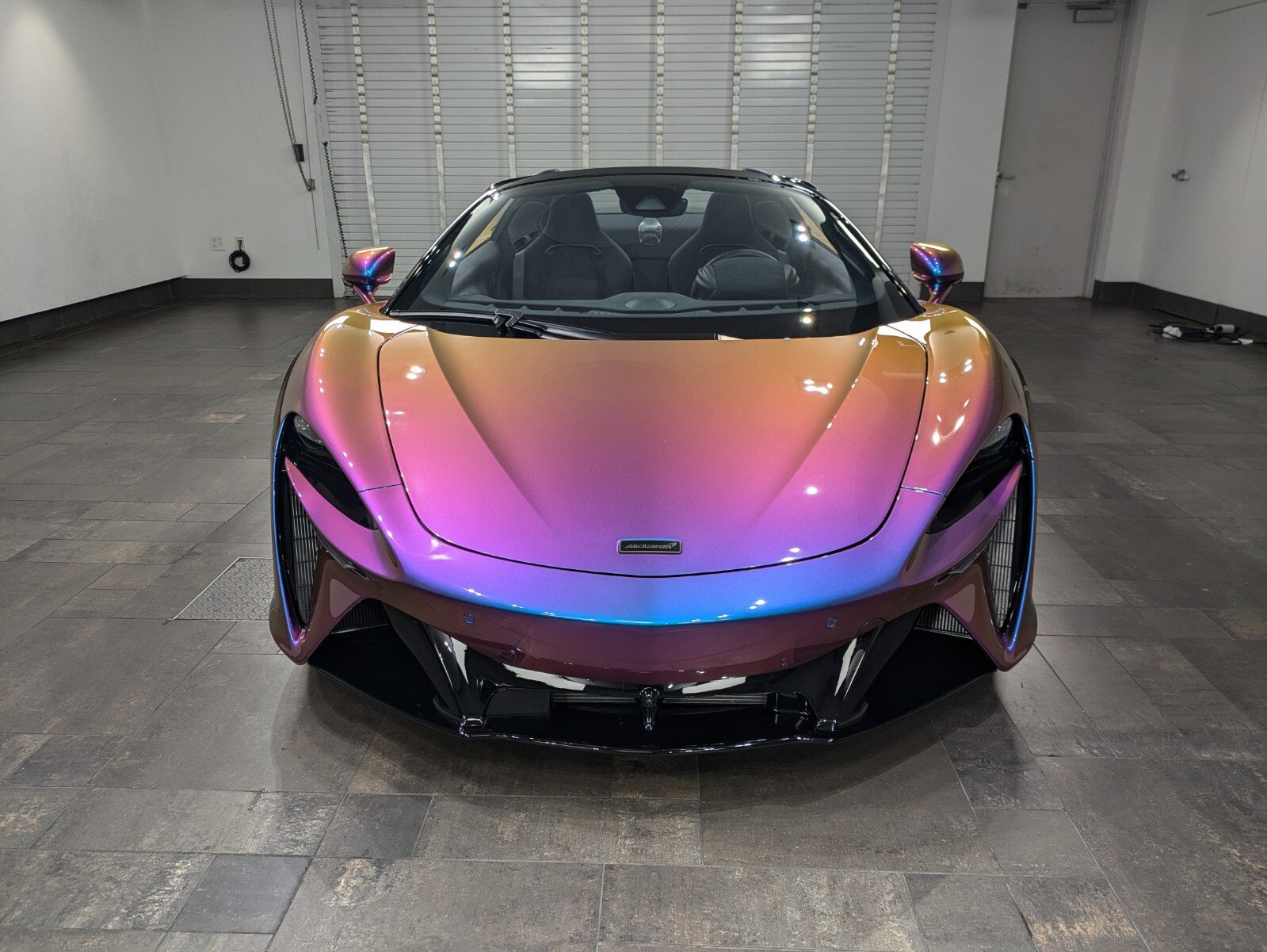 Used 2025 McLaren Artura Spider image 2