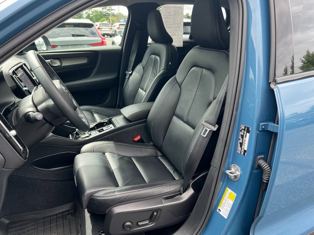 Certified 2023 Volvo XC40 B5 Plus w/ Driver Assist Package AWD/4WD image 10