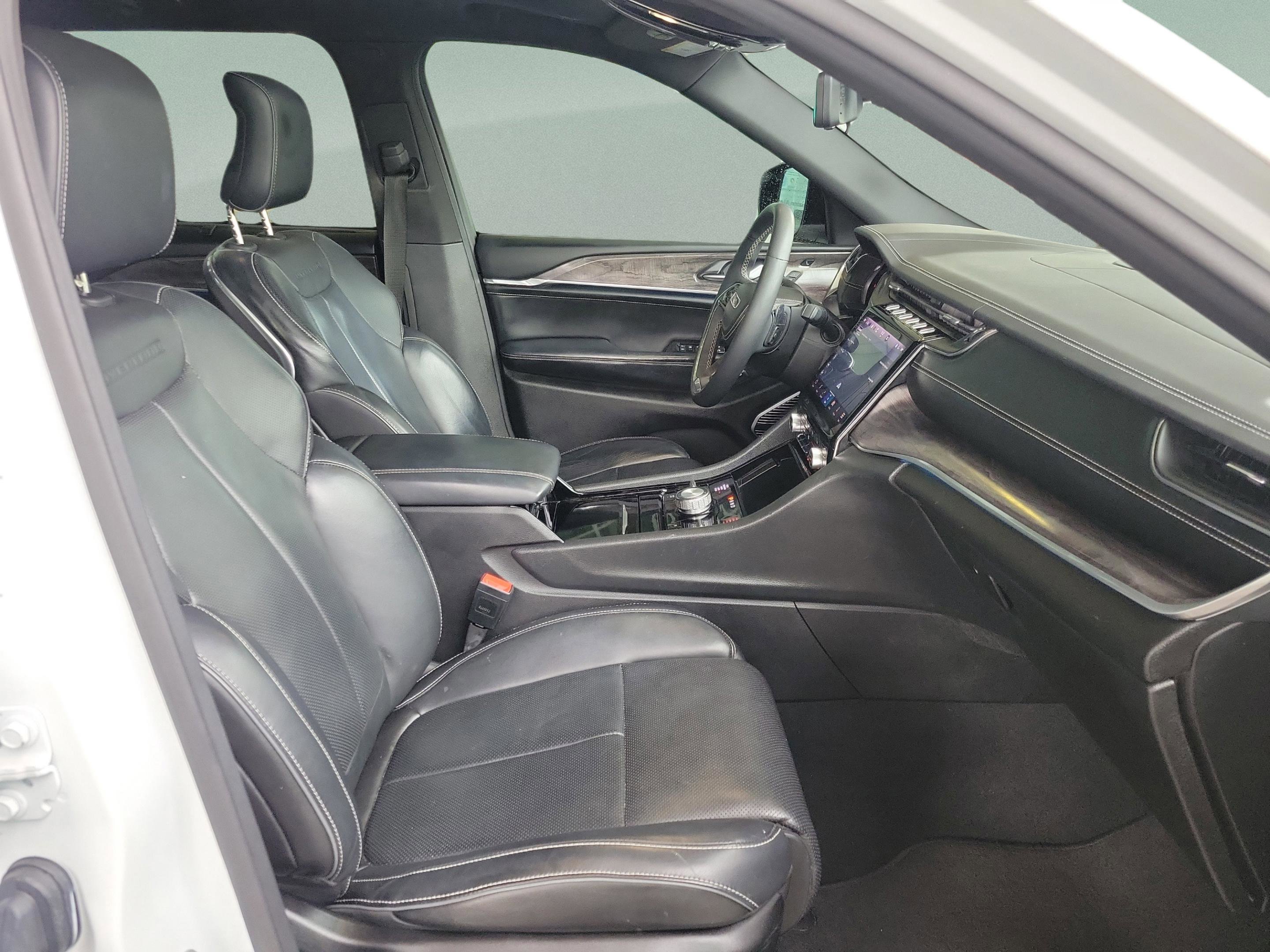 Used 2022 Jeep Grand Cherokee Overland w/ Luxury Tech Group IV image 10