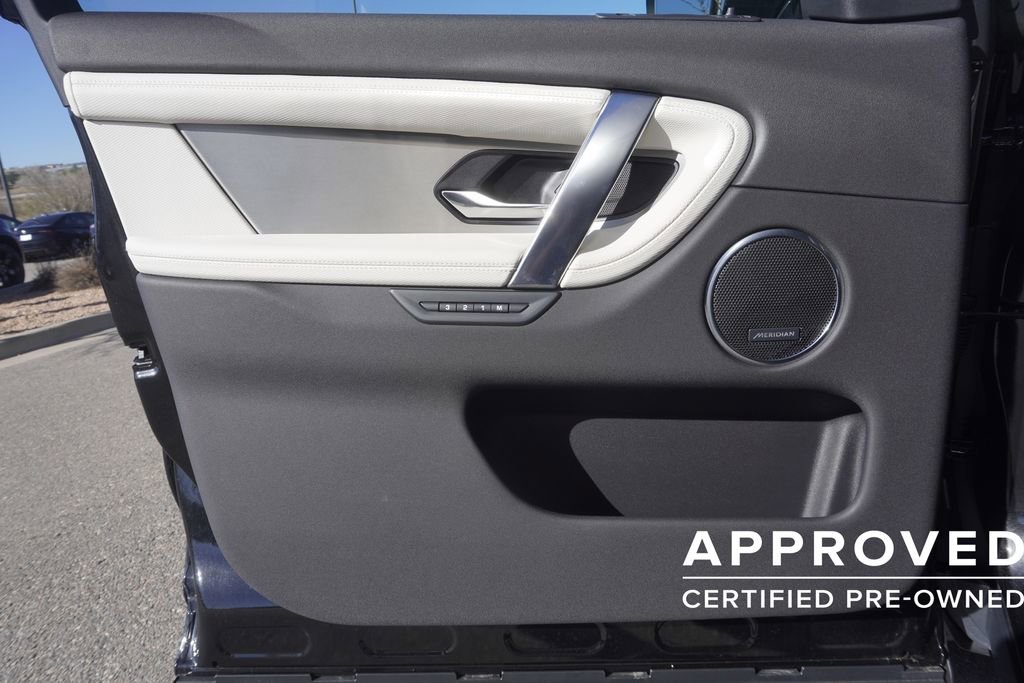 Used 2025 Land Rover Discovery Sport Dynamic SE image 17