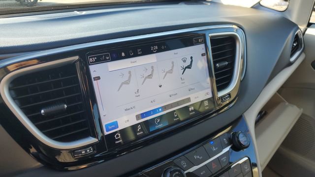 Certified 2024 Chrysler Pacifica Touring-L FWD image 14