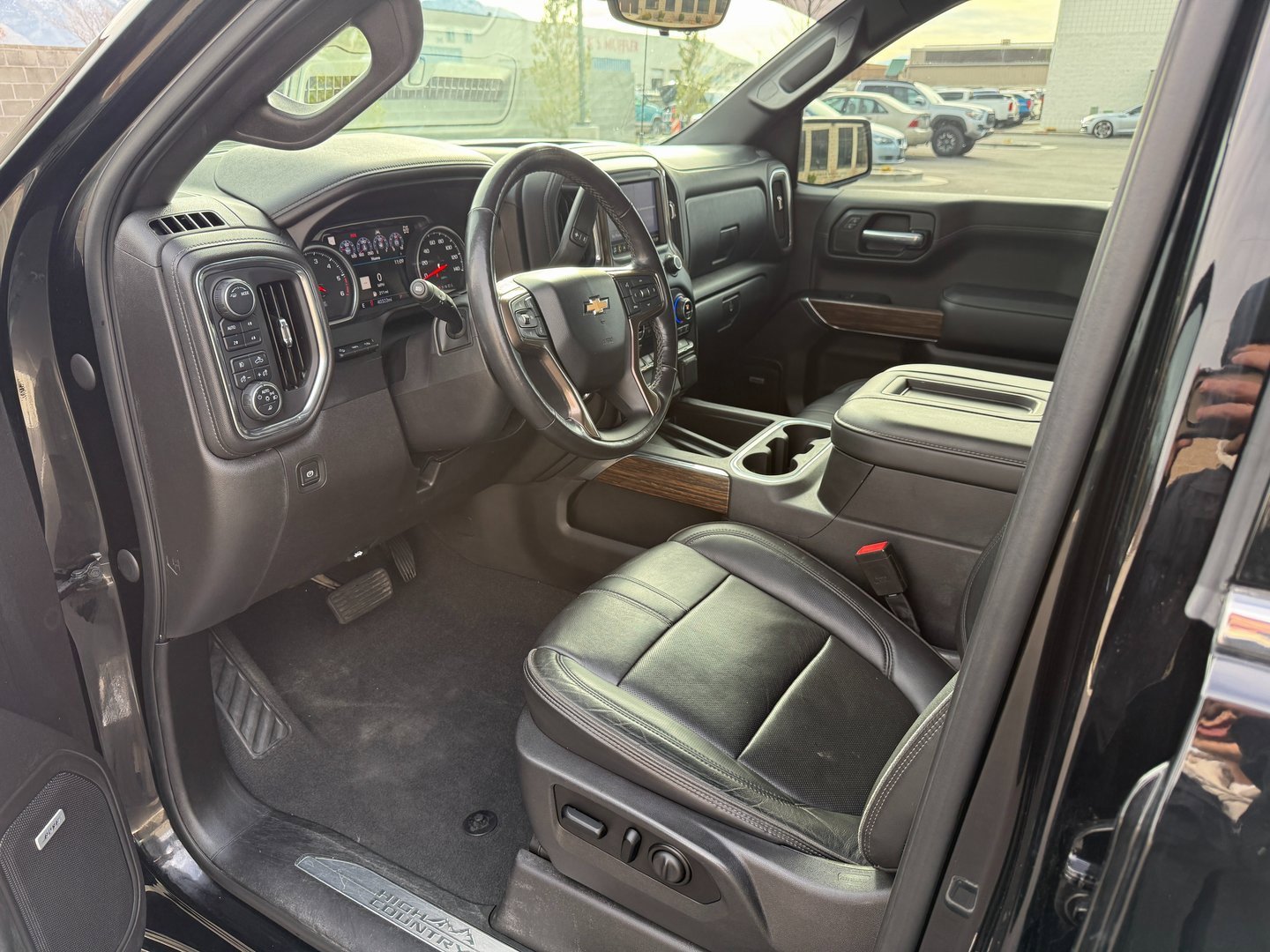 Used 2020 Chevrolet Silverado 1500 High Country w/ Technology Package image 11