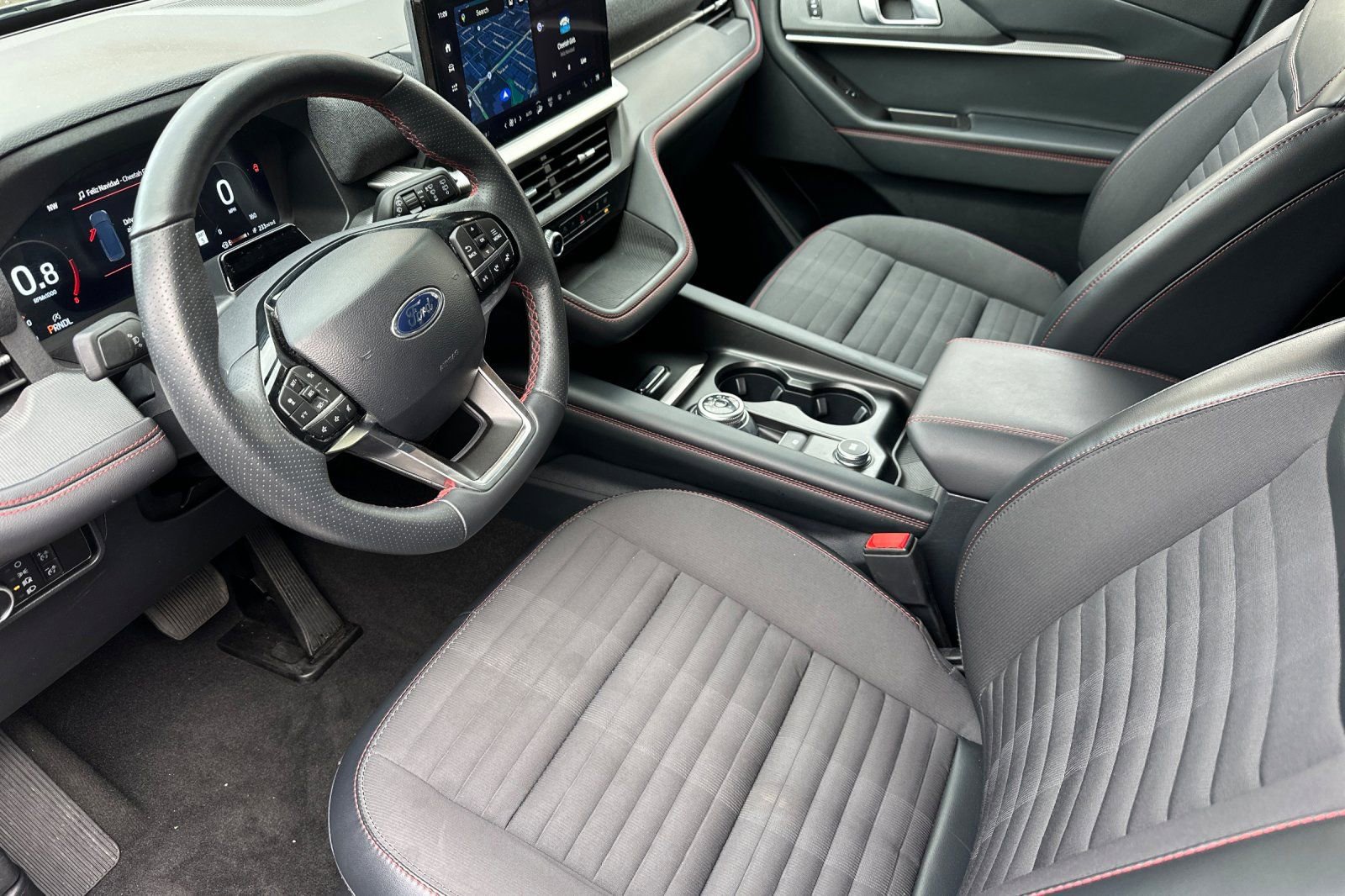 Used 2025 Ford Explorer ST-Line w/ ST-Line Street Pack image 10