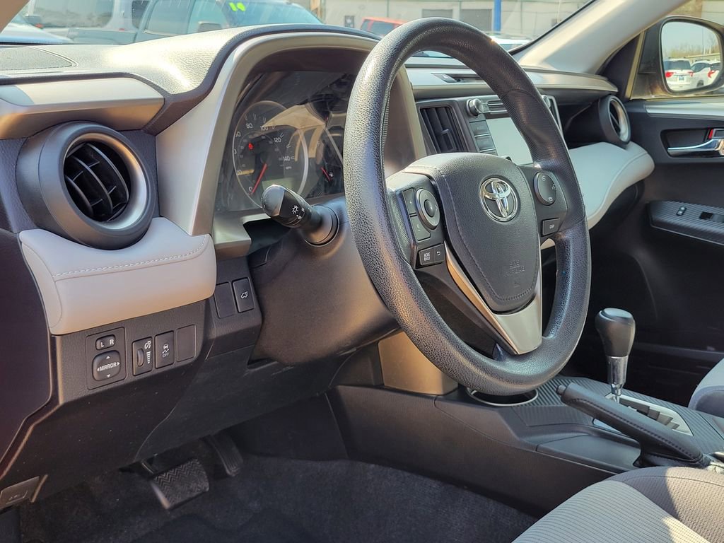 Used 2015 Toyota RAV4 XLE image 18